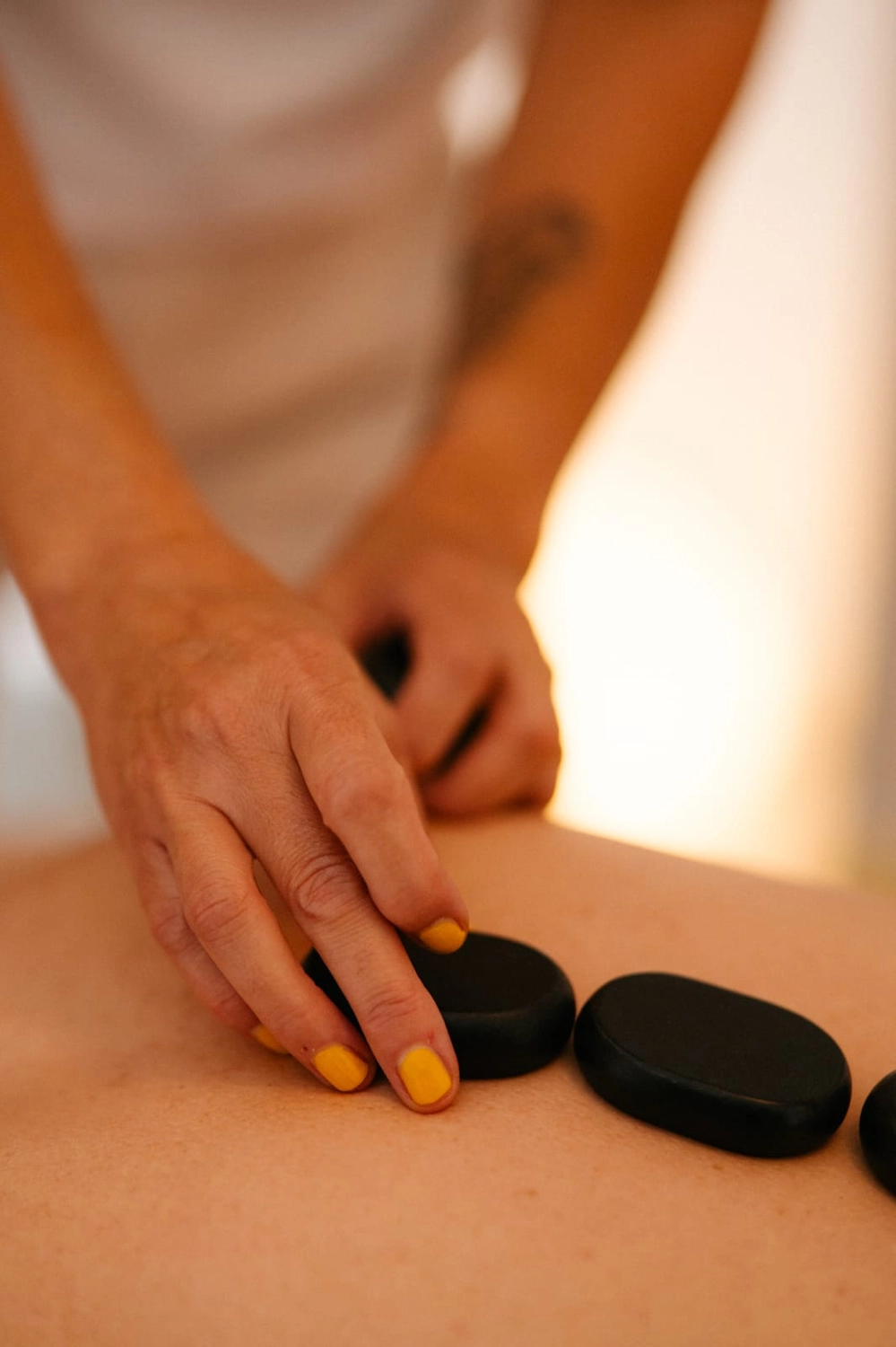 Hot stone massage von Eleni's Massagen & Wellness